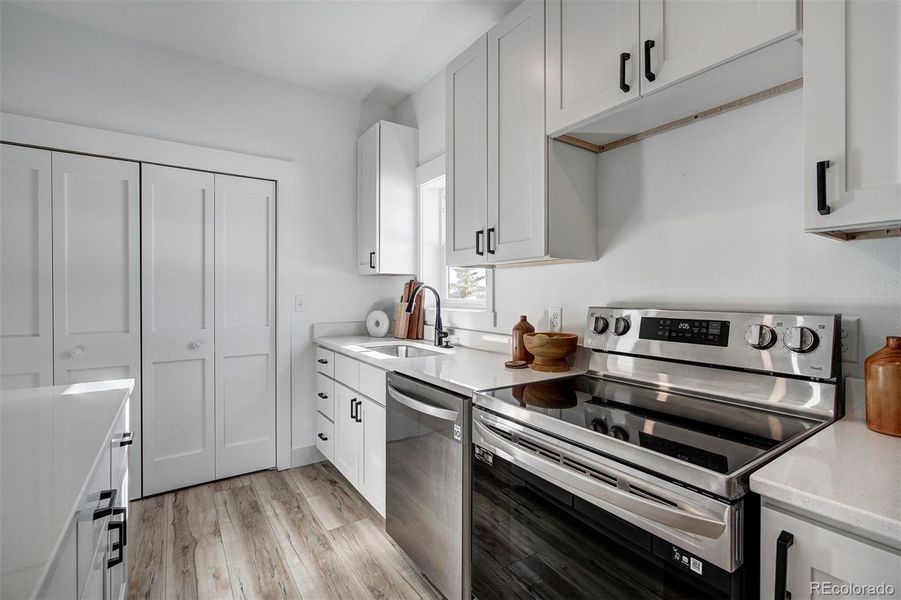 Lincoln Model Home Photos. Same model home by same builder.