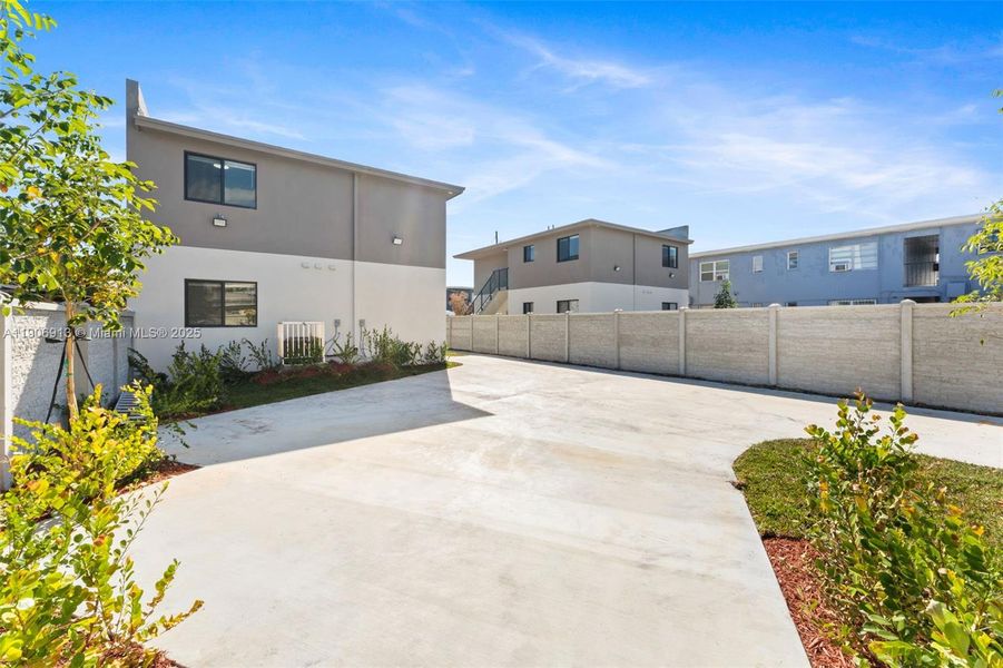 Exterior details and patio area of a home in , Miami (Image 4).