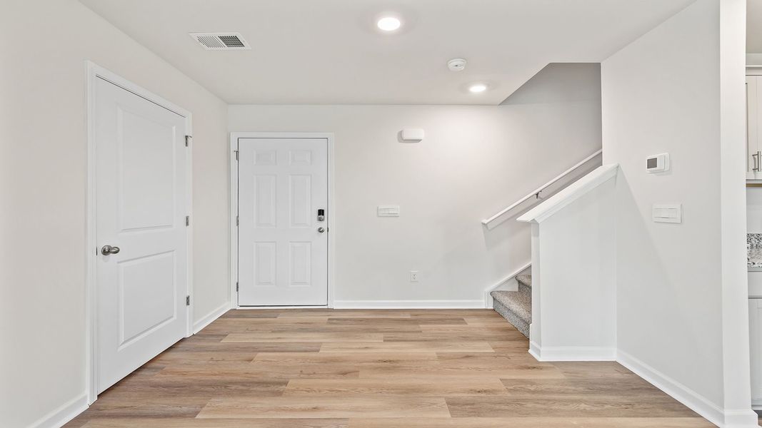 Spacious, unfurnished interior of a new home in Cloverdale Hills, Piedmont (Image 11).