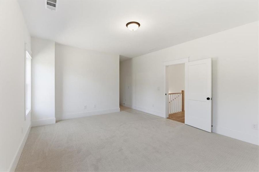 Spacious, unfurnished interior of a new home in , Waleska (Image 36).