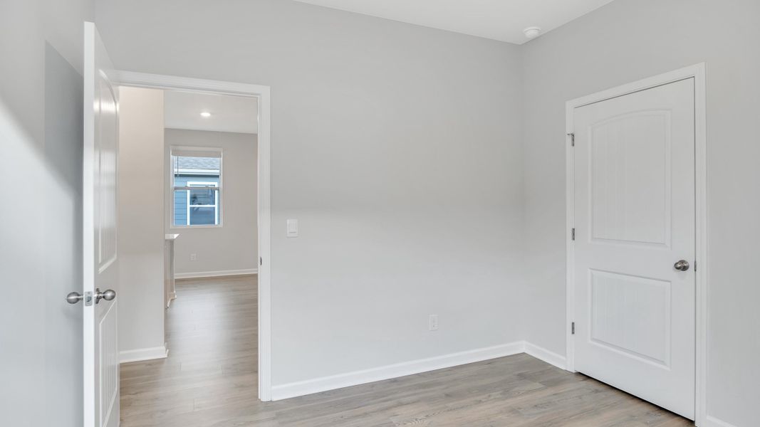 Spacious, unfurnished interior of a new home in River Landing, Murfreesboro (Image 26).