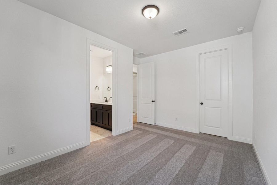 Spacious, unfurnished interior of a new home in Evergreen 50', Conroe (Image 23).