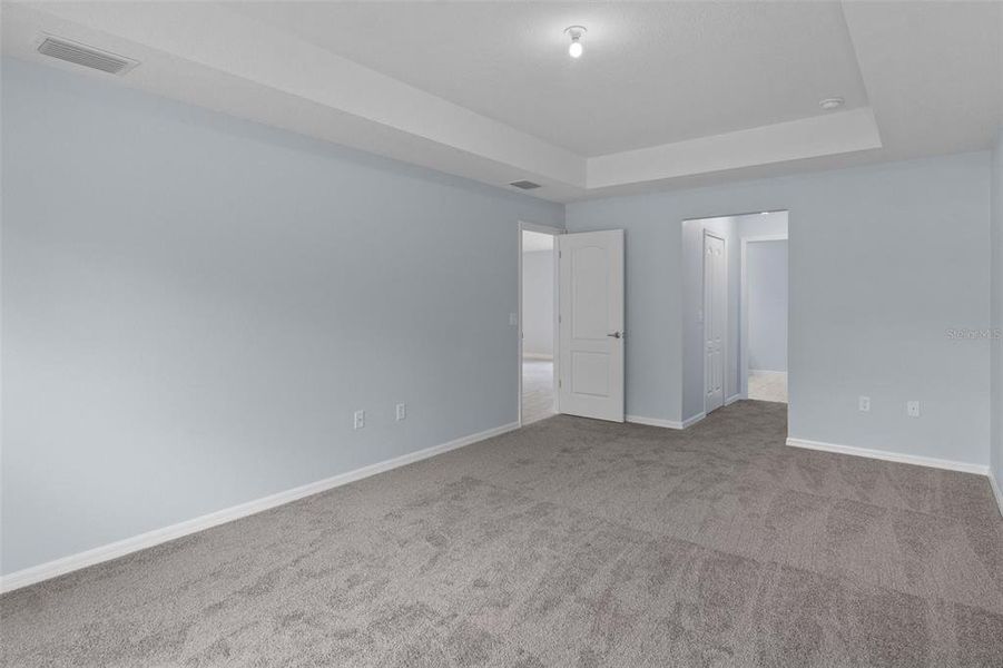Spacious, unfurnished interior of a new home in , Weeki Wachee (Image 20).