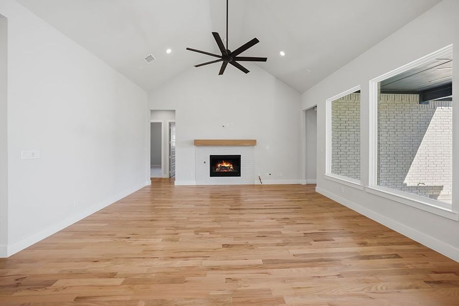 Spacious, unfurnished interior of a new home in Quail Hollow, Rockwall (Image 24).