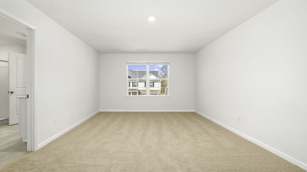 Spacious, unfurnished interior of a new home in Bryson Park, Lexington (Image 15).