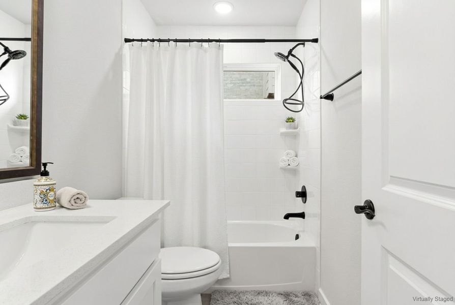 Furnished interior view inside a new home in Willow Grove, Melissa (Image 33).