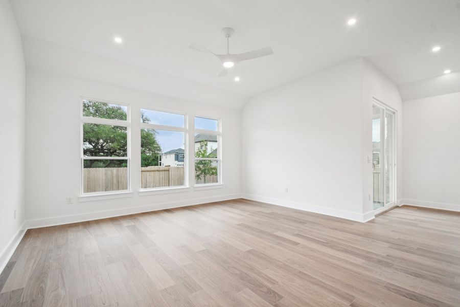 Spacious, unfurnished interior of a new home in Persimmon, Buda (Image 11). Spacious, unfurnished interior of a new home in Persimmon, Buda (Image 11).