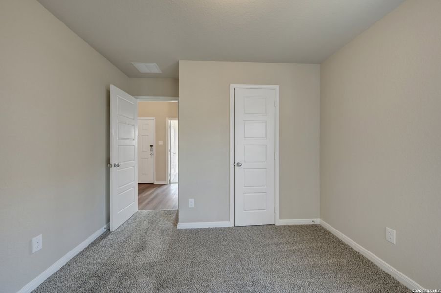 Spacious, unfurnished interior of a new home in Hunters Ranch, San Antonio (Image 15).