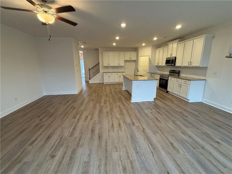 Spacious, unfurnished interior of a new home in , Gainesville (Image 17).