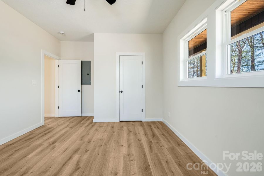 Spacious, unfurnished interior of a new home in , Alexander (Image 10).