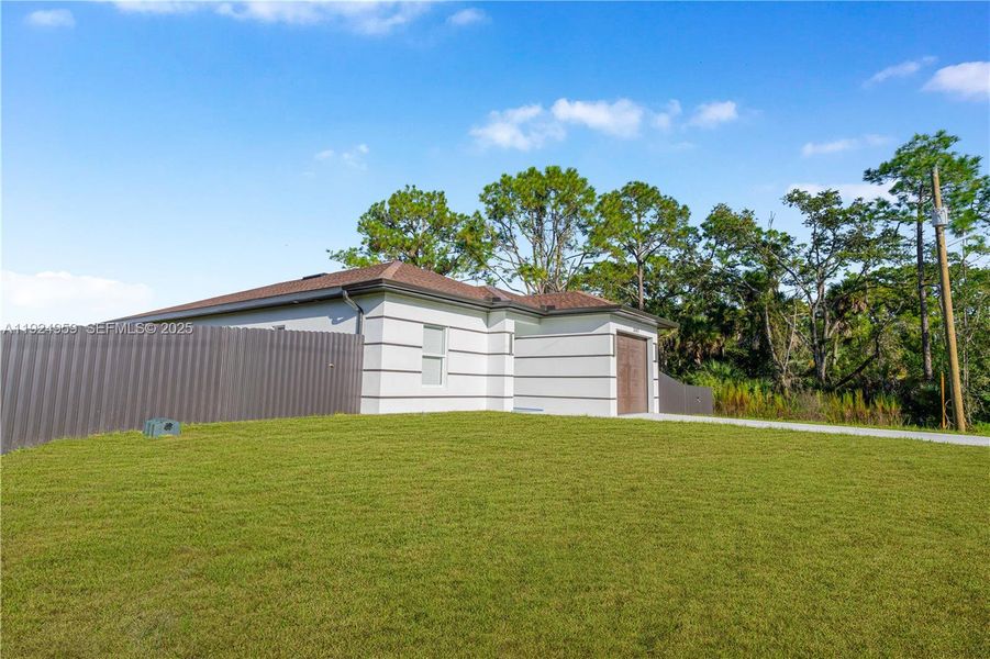 Exterior details and patio area of a home in , Lehigh Acres (Image 23).