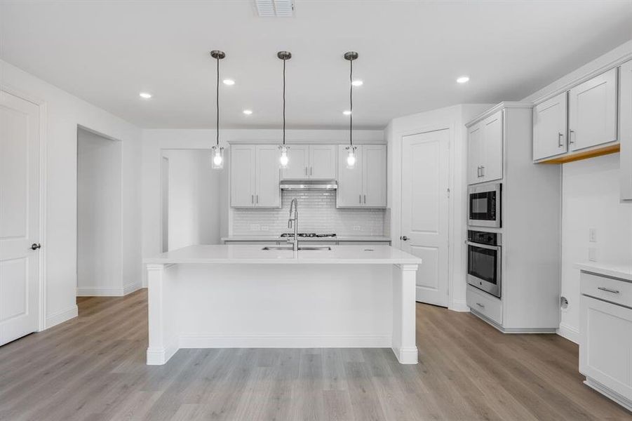 550 Ardsley Park Drive ~ Ready Now 550 Ardsley Park Drive ~ Ready Now