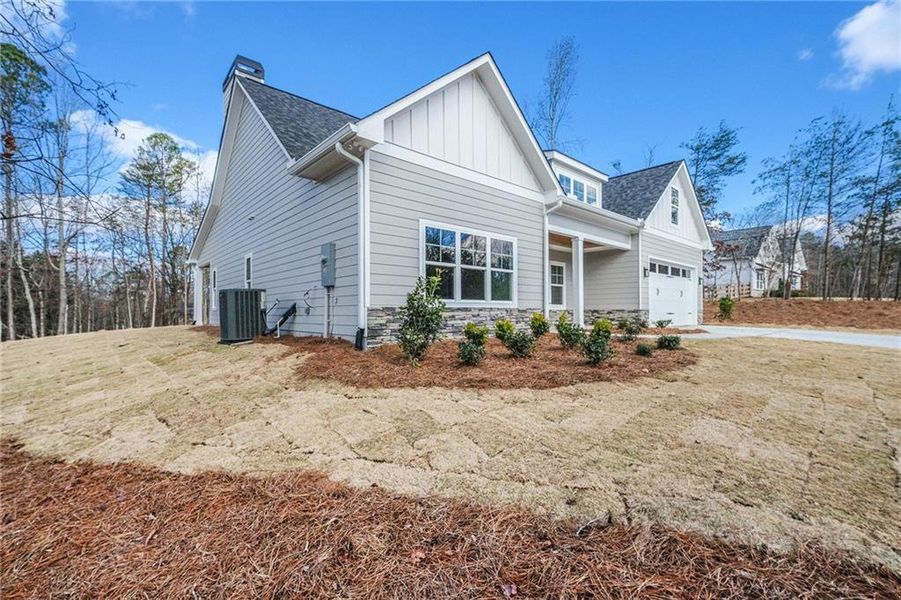 Exterior details and patio area of a home in , Murrayville (Image 16).