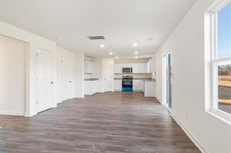 Spacious, unfurnished interior of a new home in The Ridge at Twin Rivers, Covington (Image 28).