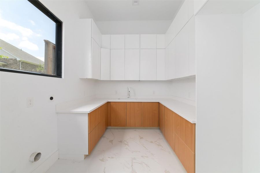 Including a beautifully finished utility room near by.