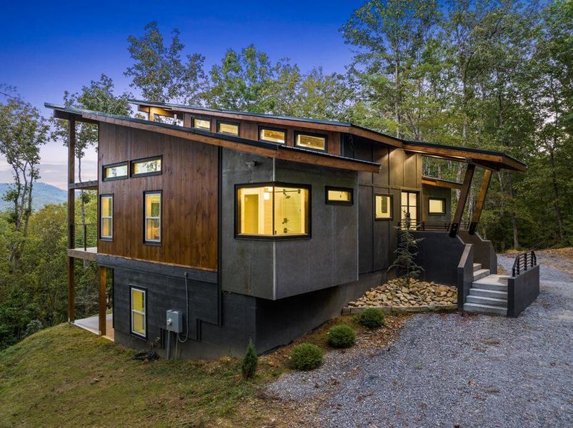 Image 38 of a home in .