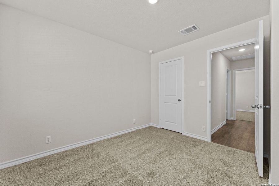 Spacious, unfurnished interior of a new home in Steele Creek, Cibolo (Image 24).