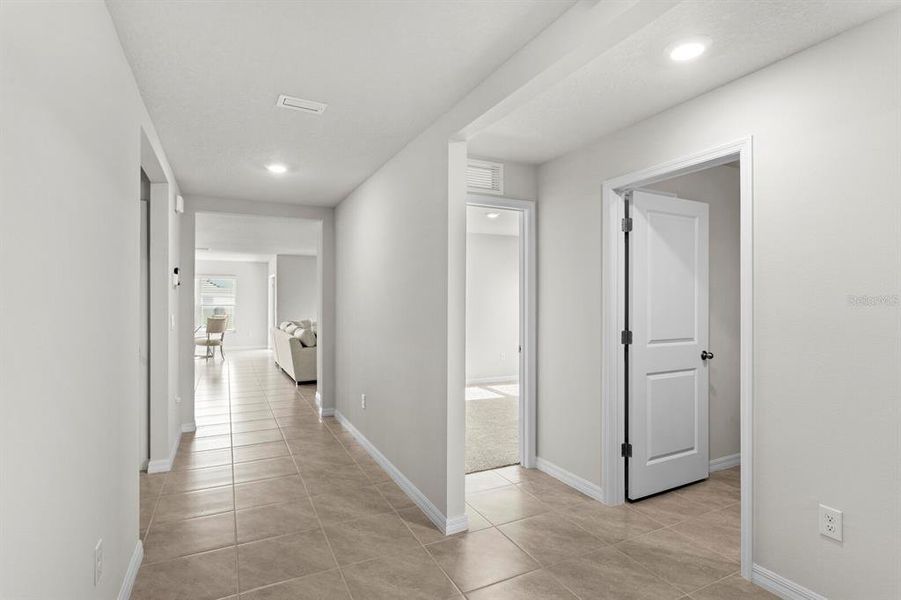 Spacious, unfurnished interior of a new home in Mandarin Grove, Palmetto (Image 23).