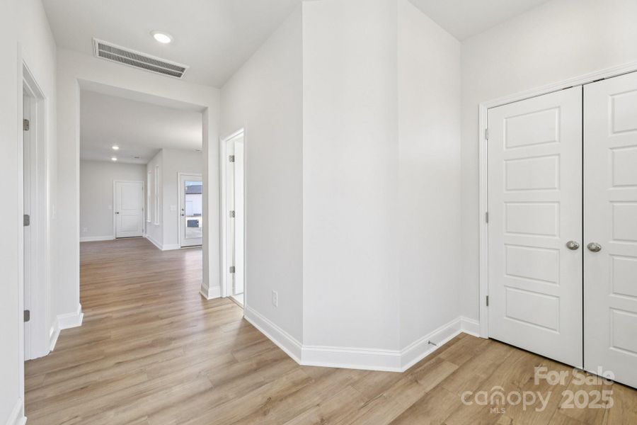 Spacious, unfurnished interior of a new home in Edgewood Preserve, Huntersville (Image 26).