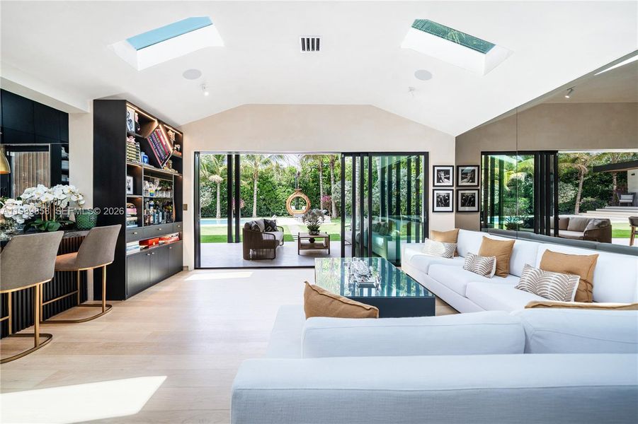 Community amenities in , Miami (Image 51). Community amenities in , Miami (Image 51).