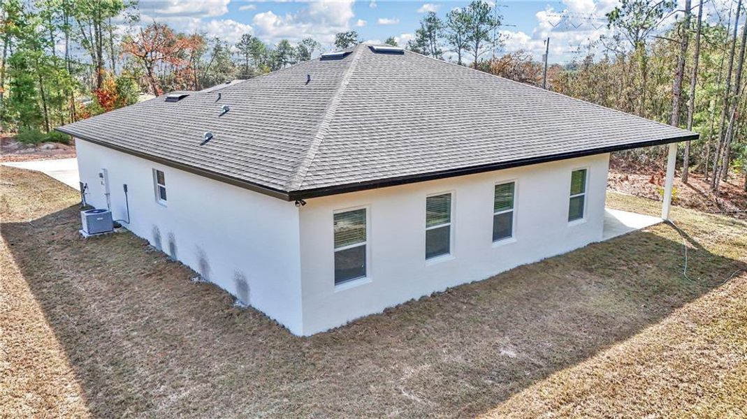 Exterior details and patio area of a home in , Ocala (Image 4).
