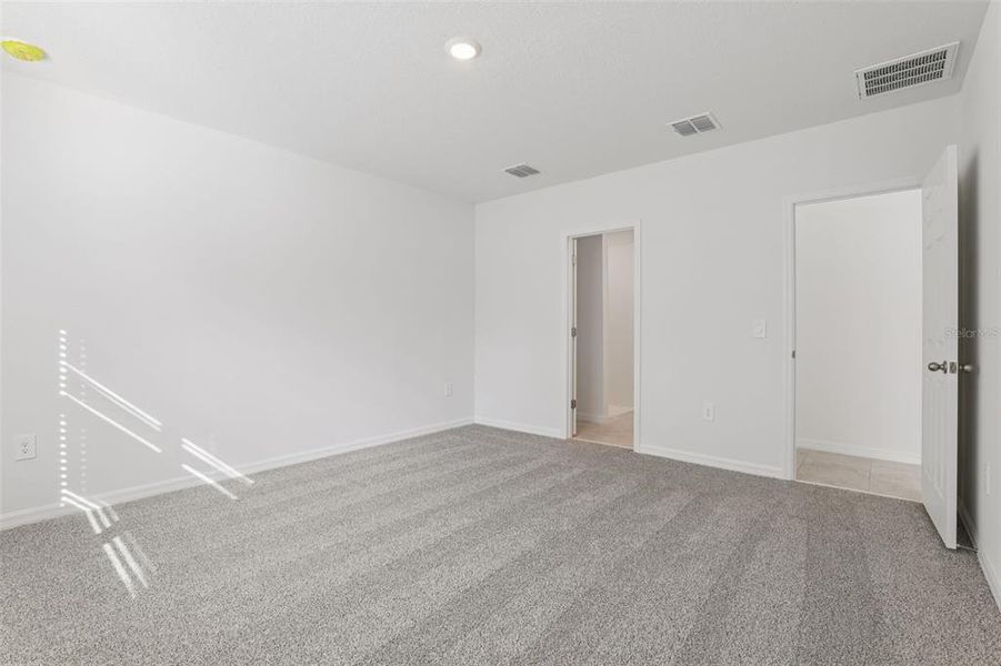 Spacious, unfurnished interior of a new home in Deer Run at Crosswinds, Davenport (Image 33). Spacious, unfurnished interior of a new home in Deer Run at Crosswinds, Davenport (Image 33).