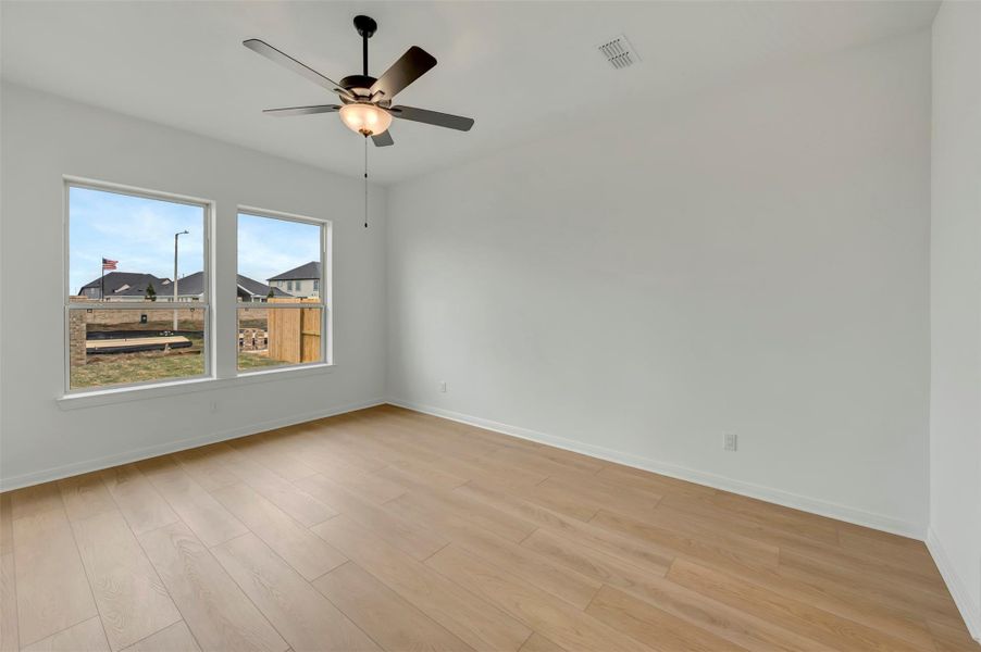 Spacious, unfurnished interior of a new home in Beacon Point at Lago Mar 50’ Homesites, Texas City (Image 27).