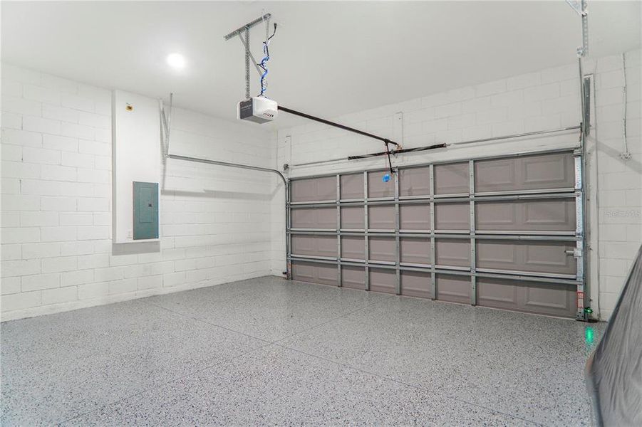 Spacious, unfurnished interior of a new home in , Ocala (Image 40).