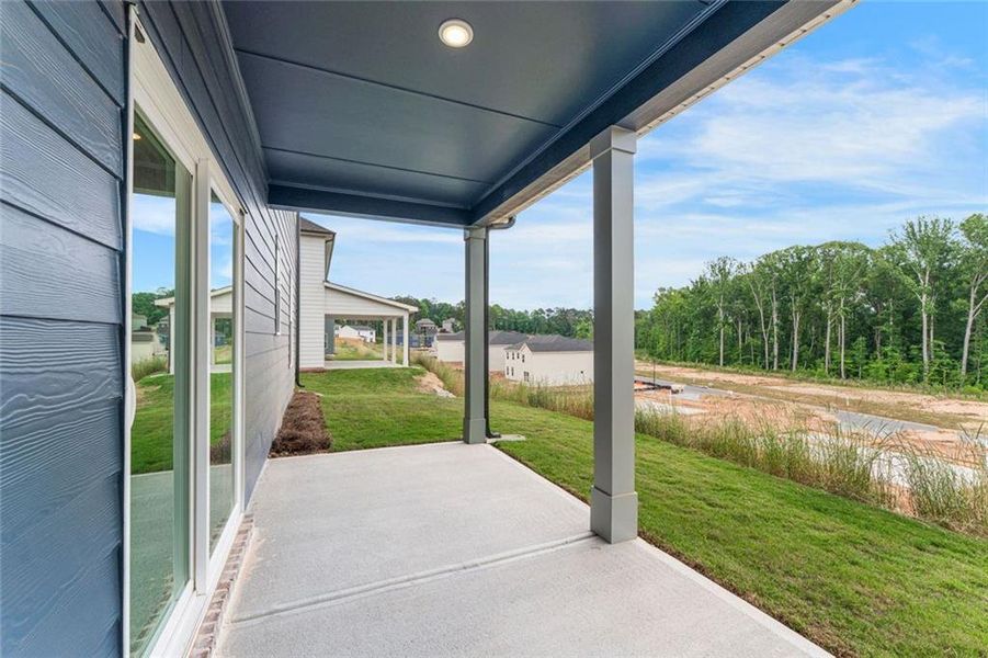 Exterior details and patio area of a home in Parkview Estates, South Fulton (Image 4).