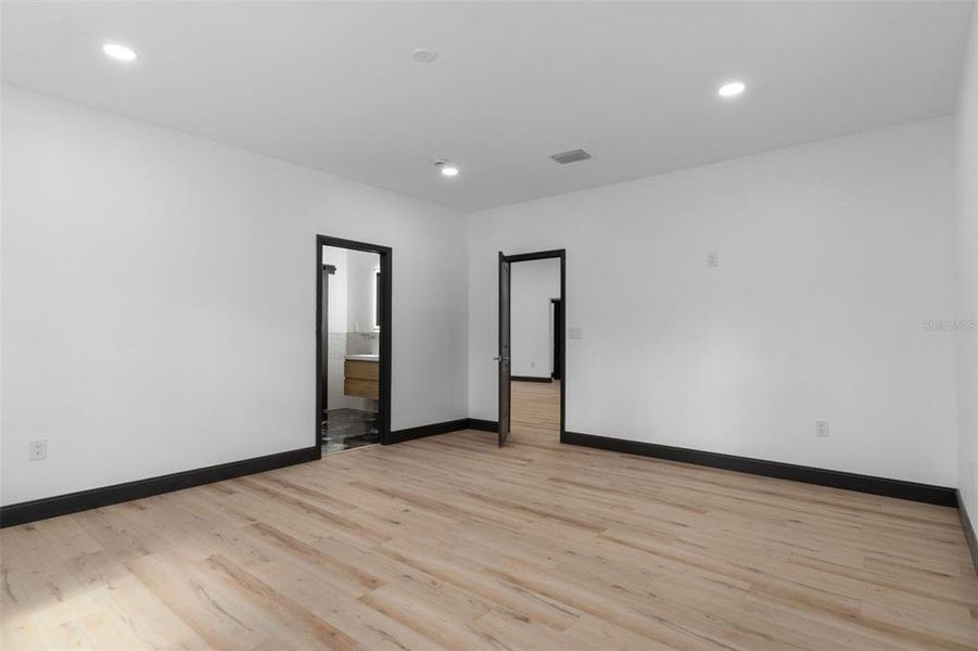 Spacious, unfurnished interior of a new home in , Dunnellon (Image 24).