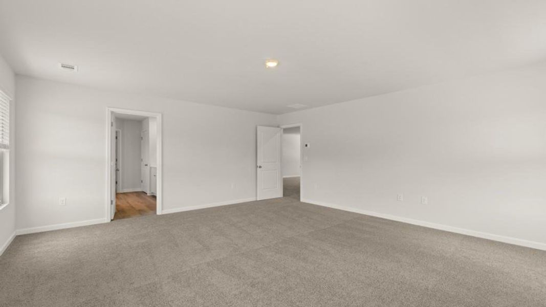 Spacious, unfurnished interior of a new home in Grandview at Lanier, Dawsonville (Image 25).