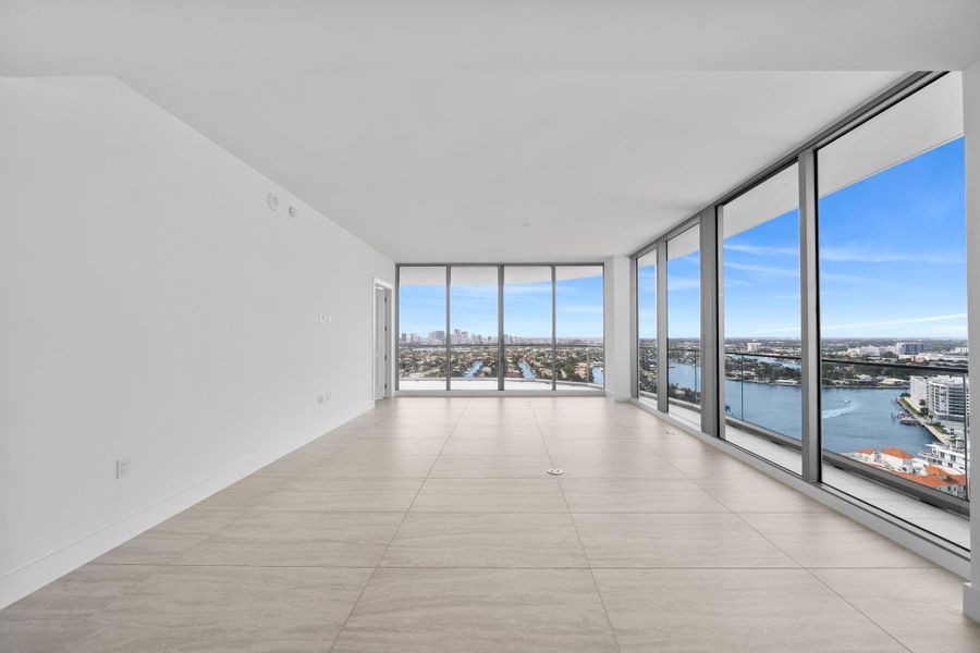 Spacious, unfurnished interior of a new home in Selene Oceanfront Residences, Fort Lauderdale (Image 20).