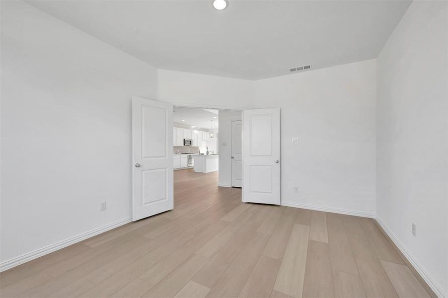 Spacious, unfurnished interior of a new home in Tarrytown, Crowley (Image 22).