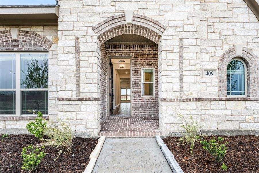 Exterior details and patio area of a home in Glenbrook, Red Oak (Image 4).
