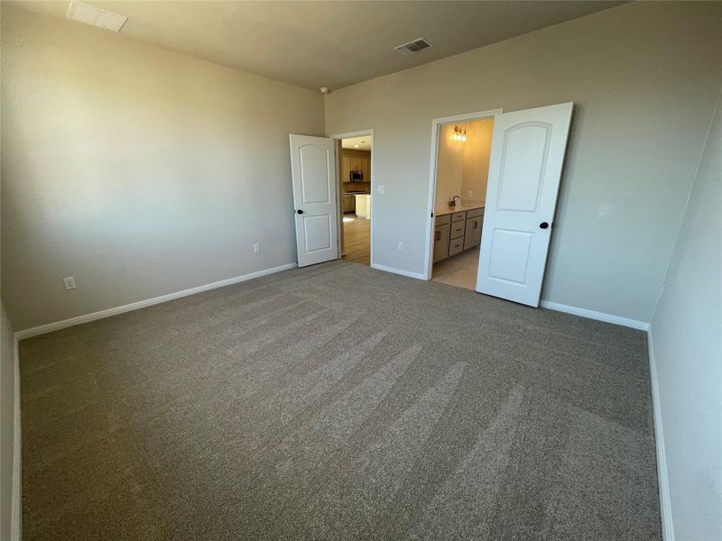 Spacious, unfurnished interior of a new home in Covered Bridge, Hutto (Image 16). Spacious, unfurnished interior of a new home in Covered Bridge, Hutto (Image 16).