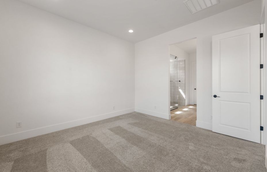 Spacious, unfurnished interior of a new home in Upper Canyon, Phoenix (Image 23).
