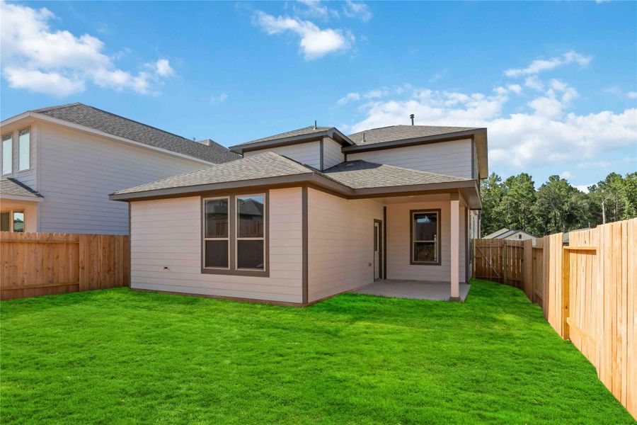 Exterior details and patio area of a home in Magnolia Springs, Montgomery (Image 3).