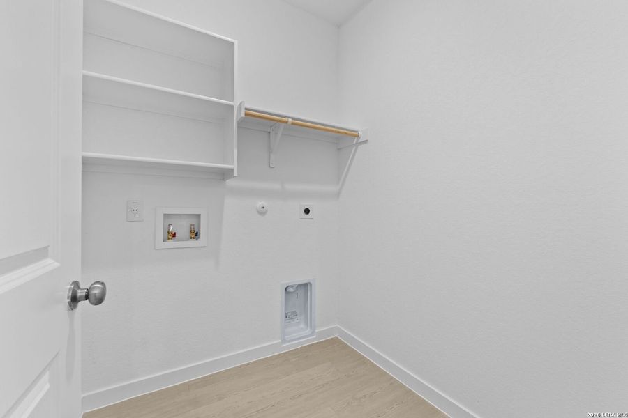 Spacious, unfurnished interior of a new home in Waterwheel, San Antonio (Image 27).