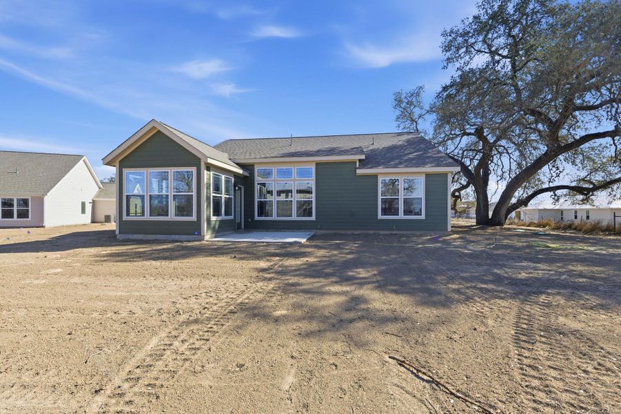 Exterior details and patio area of a home in Lonesome Dove, San Antonio (Image 22).
