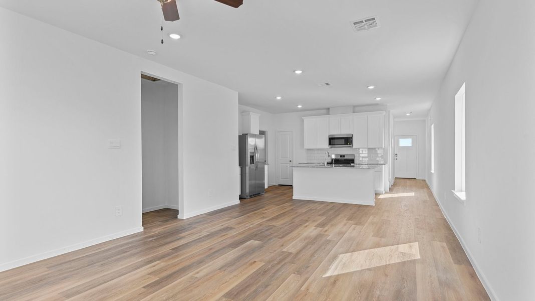 Spacious, unfurnished interior of a new home in Tamarron, Fulshear (Image 18).