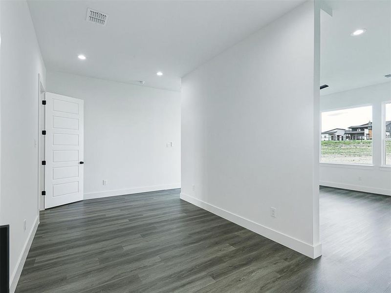 Spacious, unfurnished interior of a new home in , Gunter (Image 24).