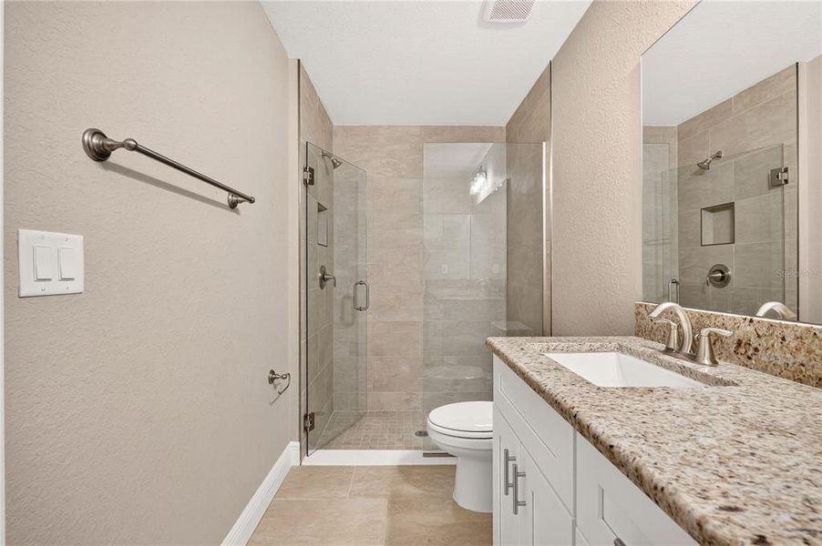 Furnished interior view inside a new home in , Dunnellon (Image 12).