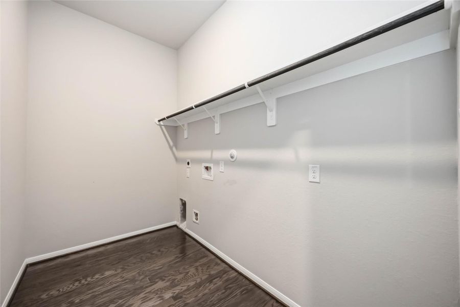Spacious, unfurnished interior of a new home in Lakes of Champion's Estates, Mont Belvieu (Image 24). Spacious, unfurnished interior of a new home in Lakes of Champion's Estates, Mont Belvieu (Image 24).