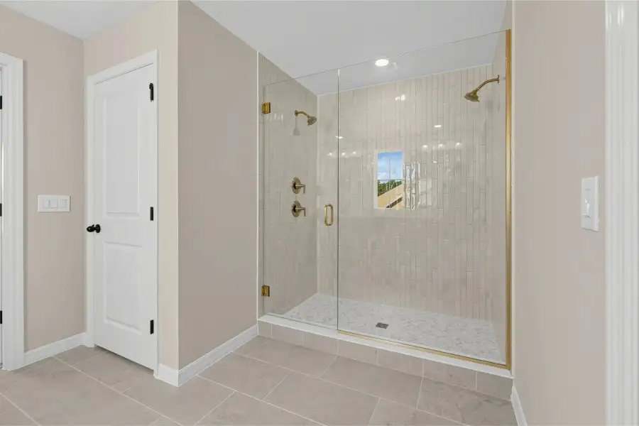Spacious, unfurnished interior of a new home in Weslyn Park, St. Cloud (Image 27).