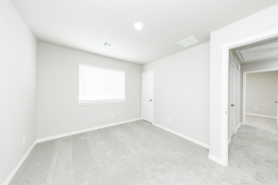 Spacious, unfurnished interior of a new home in Granger Pines, Conroe (Image 10).