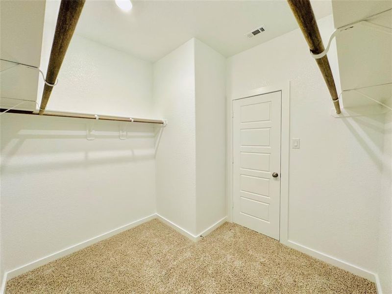 Spacious, unfurnished interior of a new home in , Houston (Image 14).