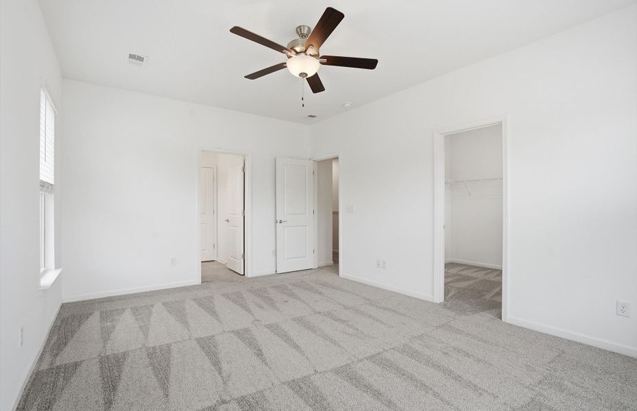 Spacious, unfurnished interior of a new home in Alston Park, Greenville (Image 15).