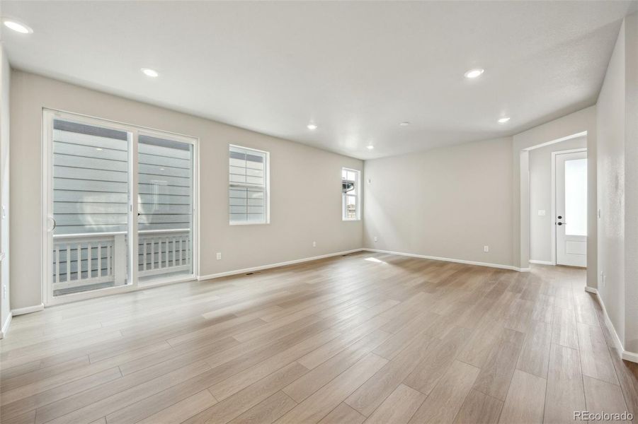 Spacious, unfurnished interior of a new home in The Villas Collection at Sterling Ranch, Littleton (Image 28).