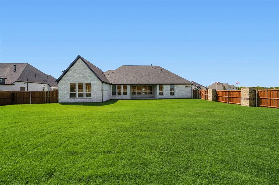 Exterior details and patio area of a home in Winding Creek, Rockwall (Image 4).