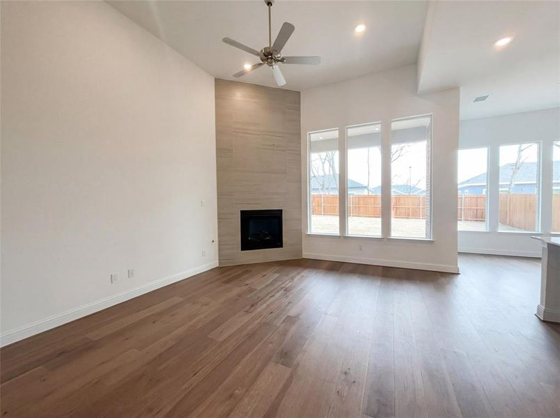 Spacious, unfurnished interior of a new home in Shaded Tree, McKinney (Image 10).